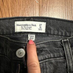 Abercrombie & fitch the 90’s straight ultra high rise. Curve love. 4R/27